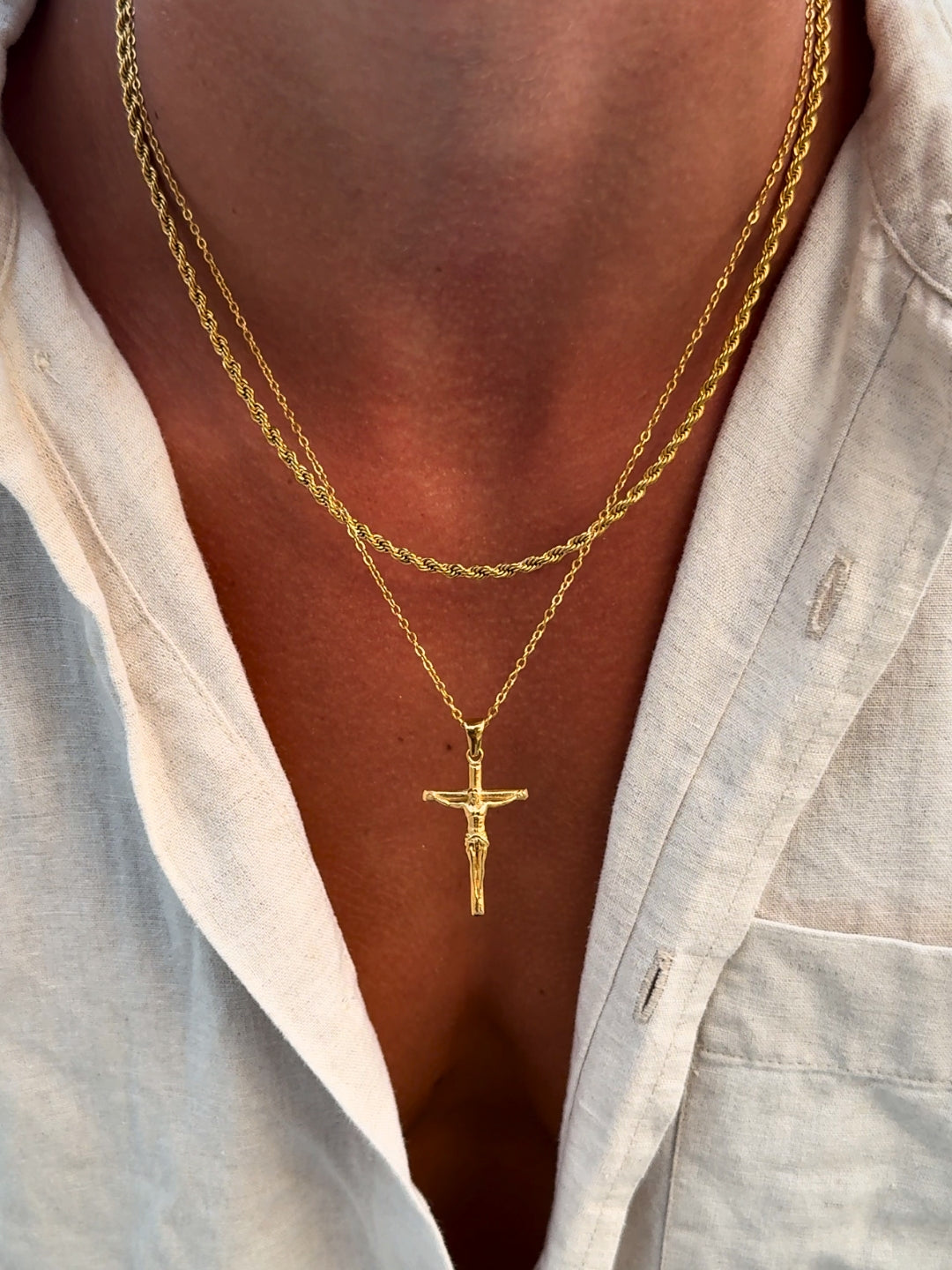CORRENTE CRUCIFIX | Ouro 18K
